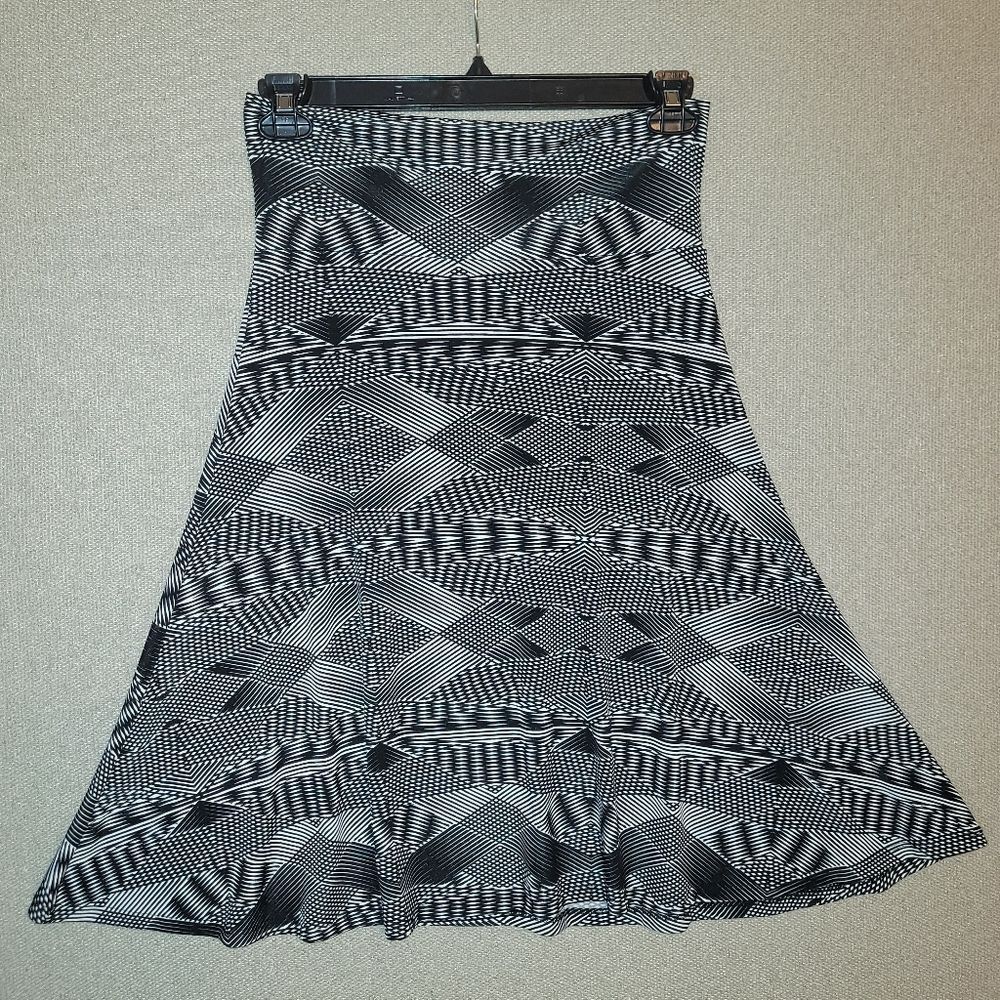 LuLaRoe Size Medium Azure skirt black white geometric optical illusion Skirt